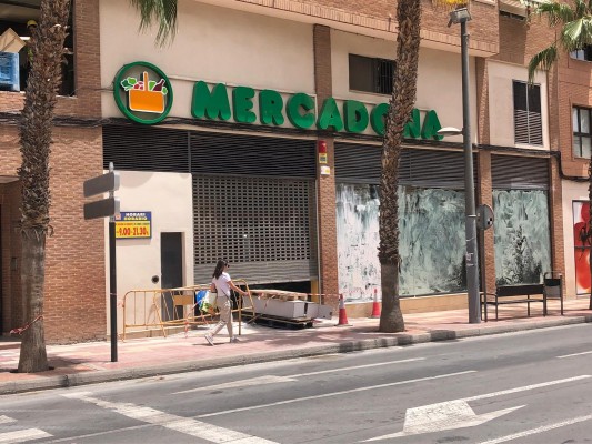 Mercadona sigue de reformas: cierra su tienda más céntrica de San Vicente para modernizarla