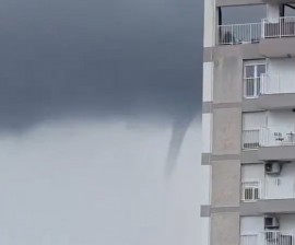 Las fuertes lluvias provocan una manga o tuba sobre el cielo de Alicante, sin daños