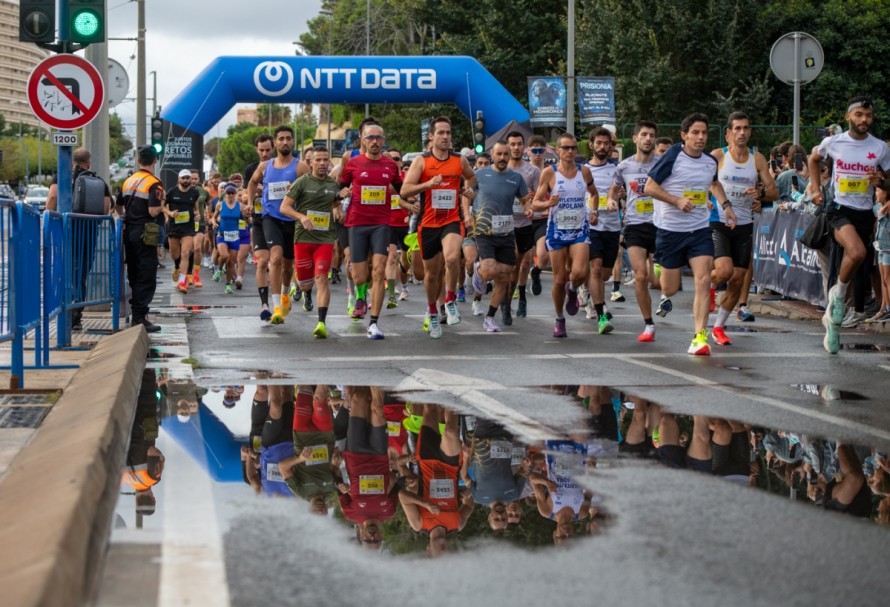 La Quinta Carrera de las empresas NTT Data de Alicante, en imágenes