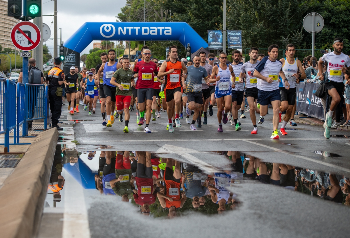 La Quinta Carrera de las empresas NTT Data de Alicante, en imágenes