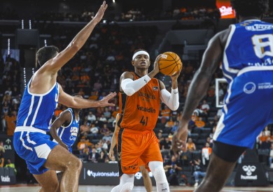 Valencia Basket recupera la sonrisa con una victoria coral ante UCAM Murcia