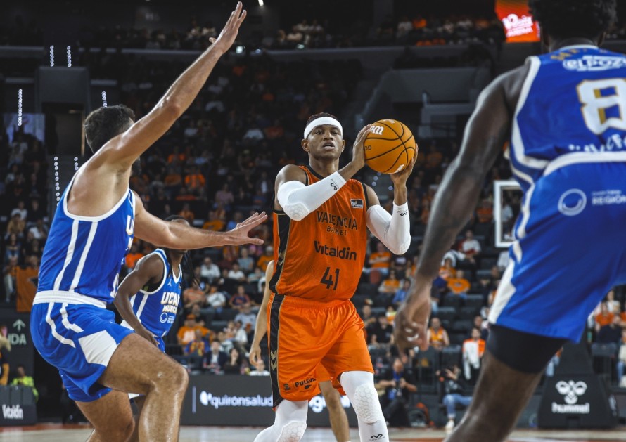 Valencia Basket recupera la sonrisa con una victoria coral ante UCAM Murcia