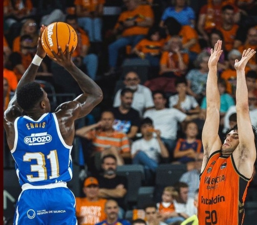 El UCAM CB vuelve a naufragar en el Roig Arena y encaja su tercera derrota en cuatro jornadas