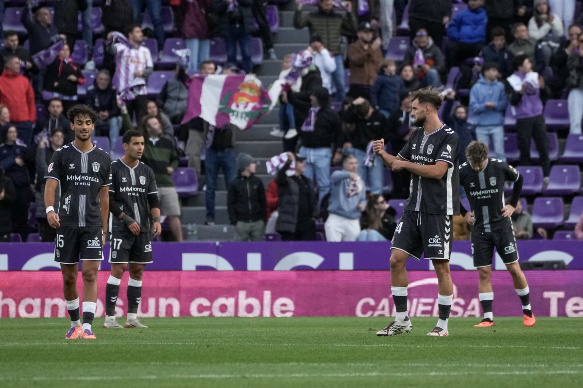 El CD Eldense se levantó tres veces de la lona