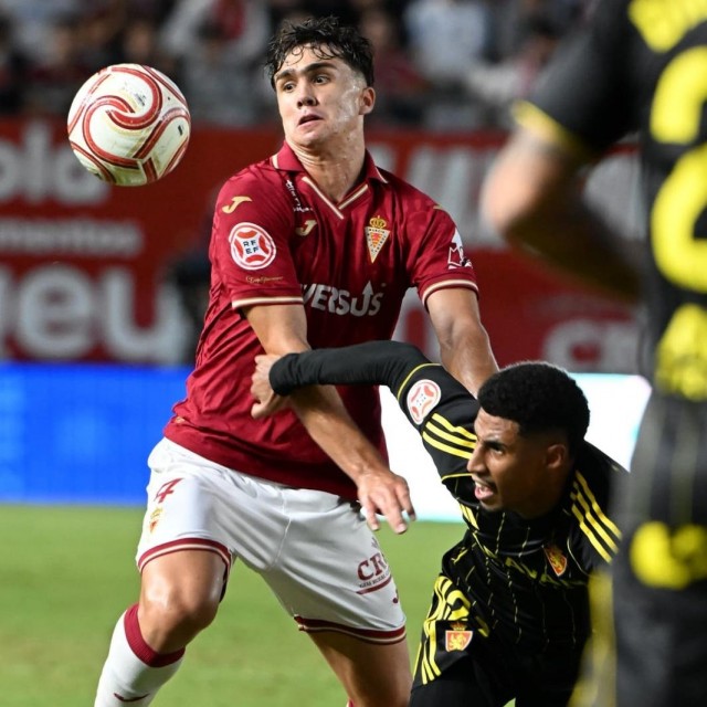 Cinco equipos, entre ellos el Murcia tercero y el Efesé cuarto, en dos puntos por el ascenso