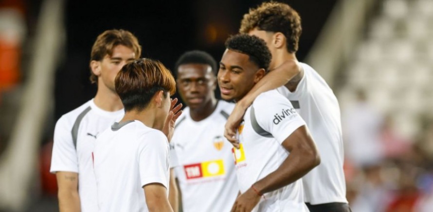Aguirre echa el 'freno' con los talentos de la Academia VCF