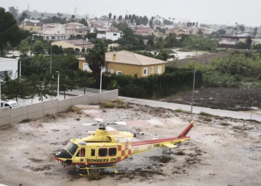 Un dispositivo especial de helicópteros realiza 