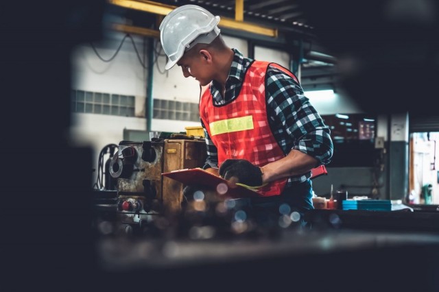 El ICER alerta que la productividad laboral en España apenas crece un 0,6% anual en las últimas tres décadas