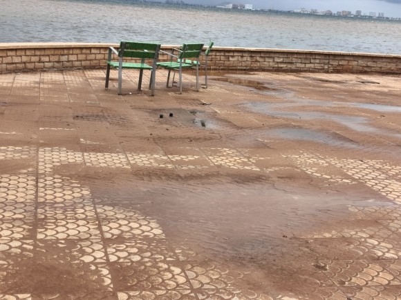 Los Nietos reclama soluciones a las inundaciones que dejan a vecinos sin poder salir de casa