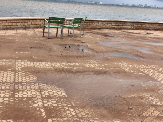 Los Nietos reclama soluciones a las inundaciones que dejan a vecinos sin poder salir de casa