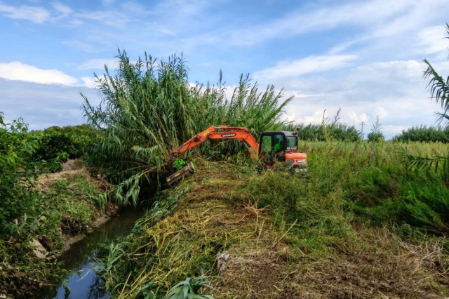 Catarroja finaliza los trabajos de limpieza y desbroce de la acequia de la Font de la Rambleta con 16.698 euros