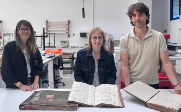 Catarroja restaura tres documentos históricos del Archivo Municipal afectado por la Dana
