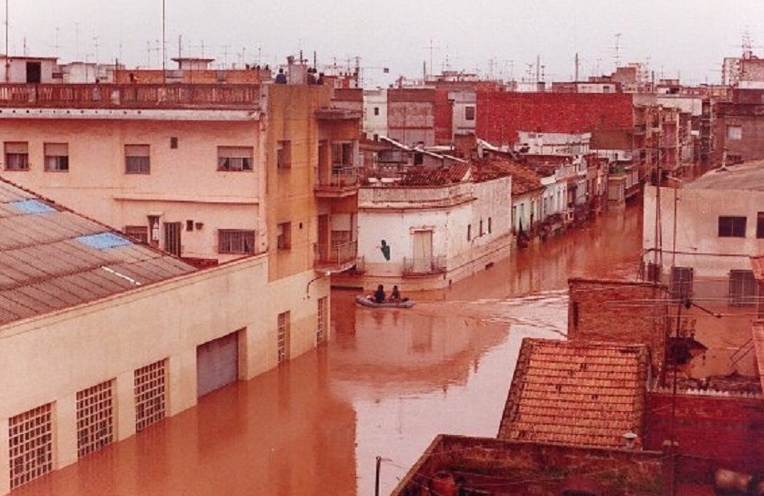 Imagen de las inundaciones durante la pantanada de Tous.