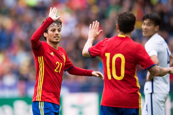 España brilla y endosa una severa goleada a Corea del Sur
