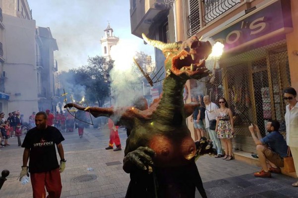 Cervera del Maestre se llena de magia y tradición para celebrar una década de la Trobada de Bèsties