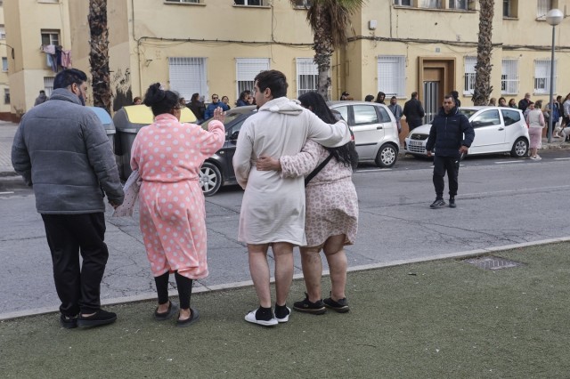 'Okupan' un piso público para una familia desalojada tras el incendio de Miguel Hernández en Alicante