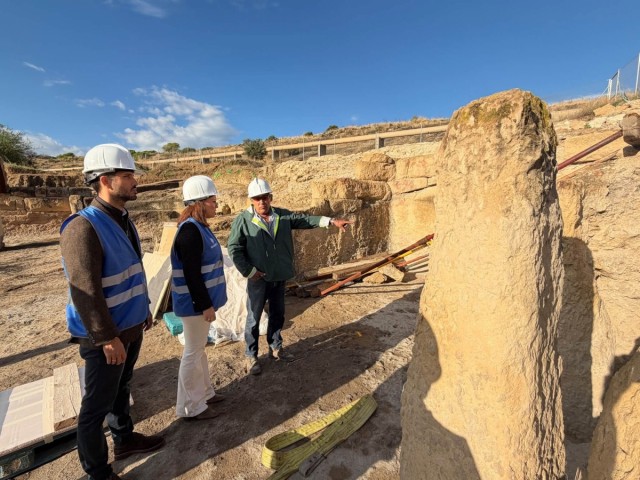 Salen a la luz casi dos mil años de historia con el hallazgo de una inscripción romana monumental en Los Baños de Fortuna