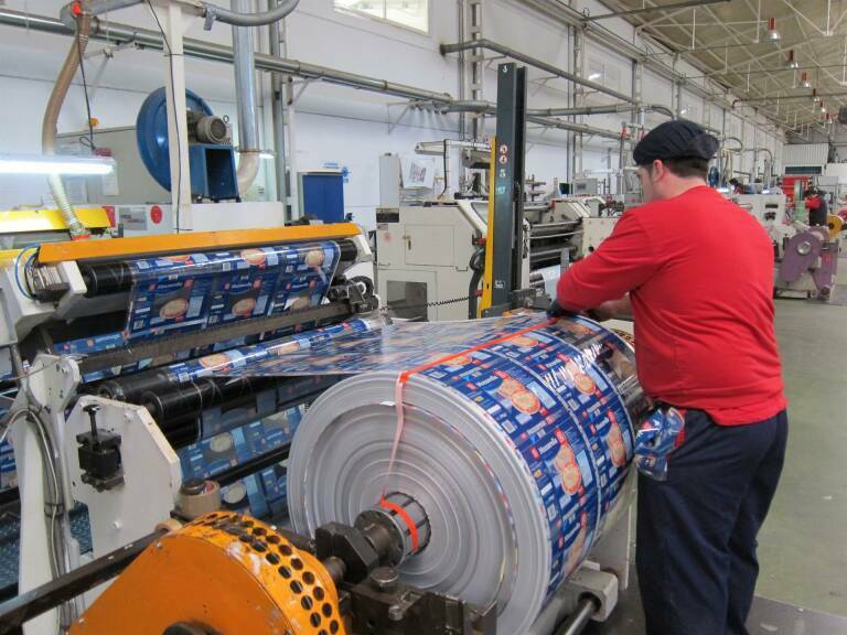 La facturación de industria manufacturera cae a 552.378 millones en 2023, tras dos años al alza