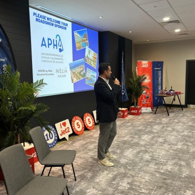 APHA y Jet2 impulsan la promoción de Alicante en Reino Unido con una acción formativa en Manchester