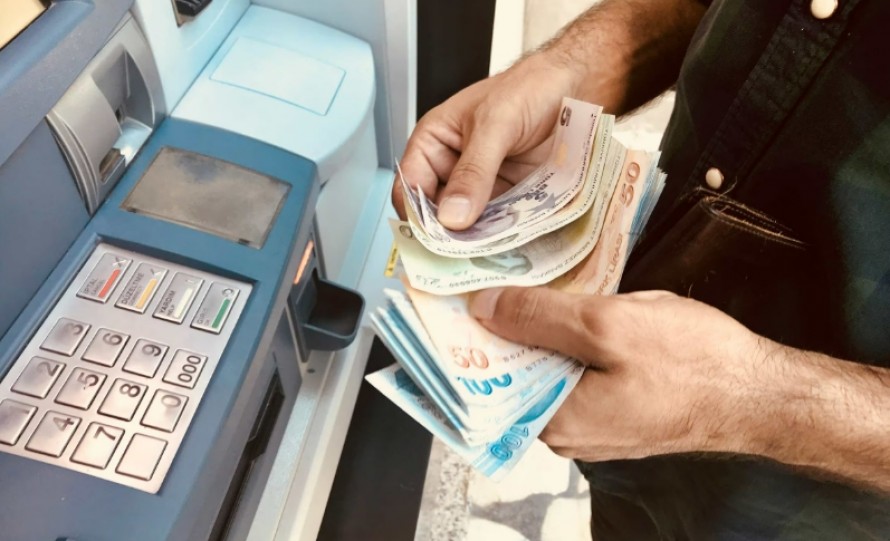 El gozo en un pozo: las rentabilidades de los depósitos bancarios a un año se frenan en seco 