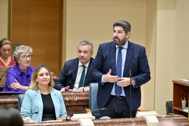 La Región creará 1.646 nuevas plazas de atención a mayores y personas con discapacidad para reducir las listas de espera