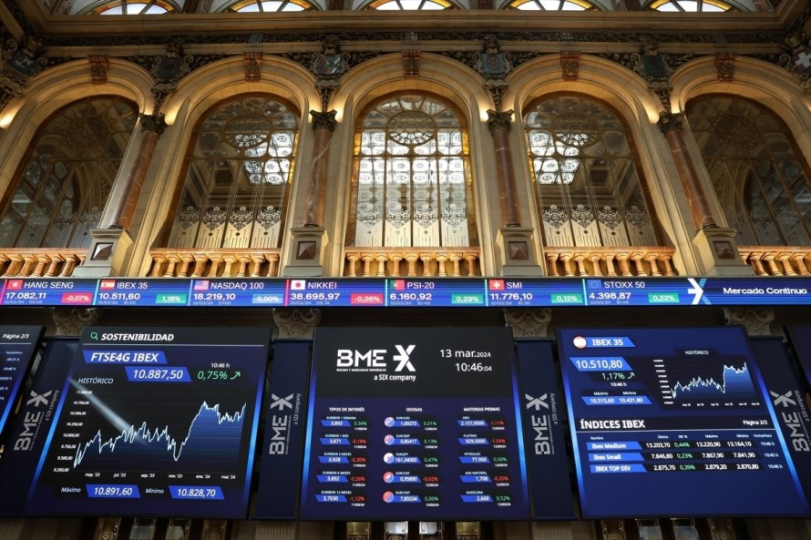 El Ibex 35 deja atrás las pérdidas de la apertura y se encarama arriba del 19.200 a media sesión