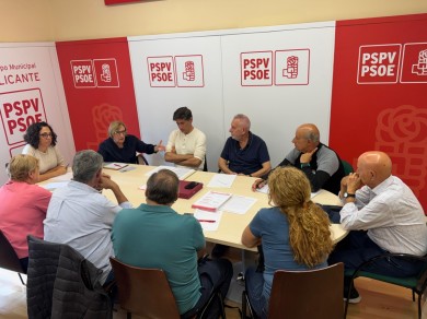 El PSOE de Alicante insta al PP a frenar la contrata ampliada de la zona azul