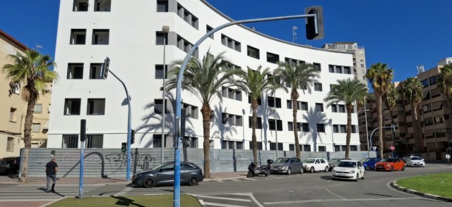 Compromís alerta del 'bloqueo' de un año en la entrega de pisos de Miguel Hernández en Alicante