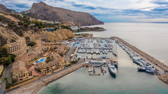 1,4 millones de inversión frente a 60 millones de ingresos: la polémica prórroga del puerto de Campomanes