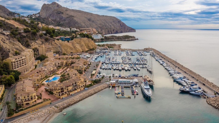 1,4 millones de inversión frente a 60 millones de ingresos: la polémica prórroga del puerto de Campomanes