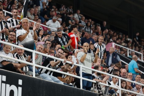 Los fortines del Enrique Roca y el Cartagonova: más de 90.000 espectadores disfrutan con el Murcia y el Efesé