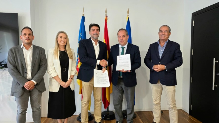 Cámara y Ayuntamiento firman el convenio para la gestión del Bono Comercio 2026 en Alicante 