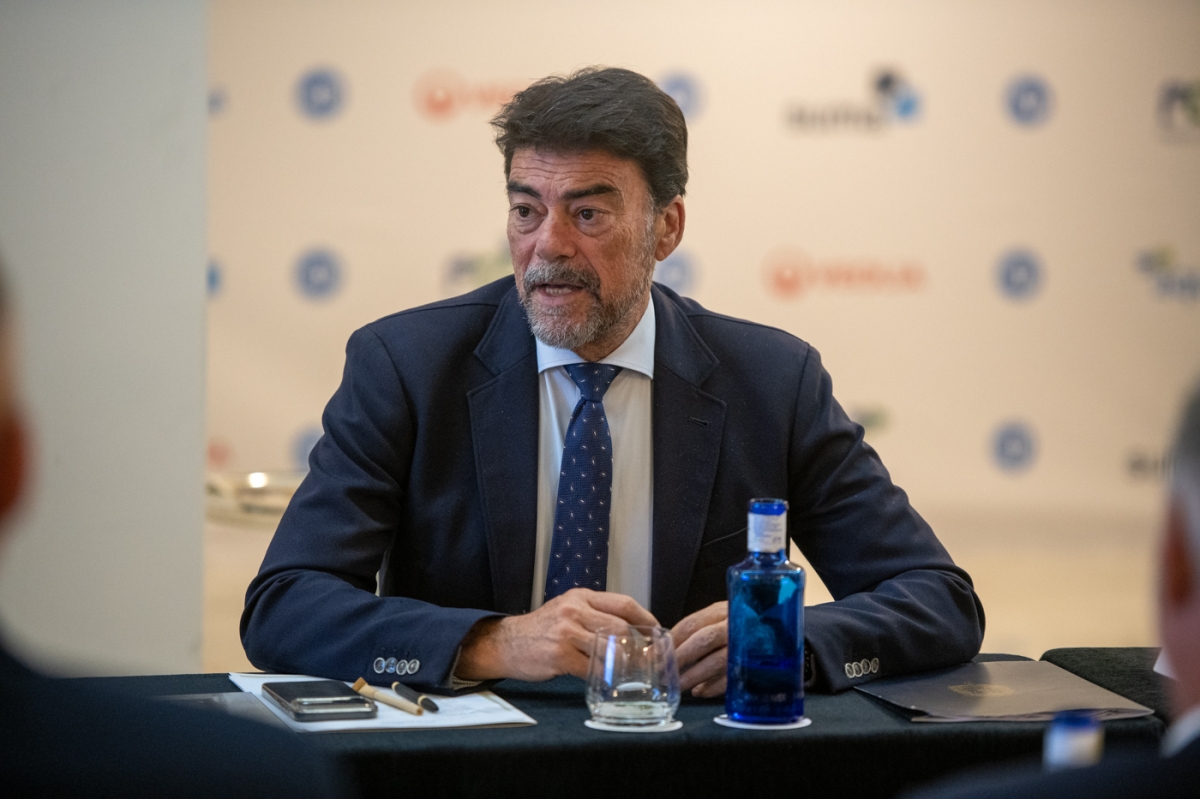 El alcalde de Alicante, Luis Barcala. - Foto: RAFA MOLINA El alcalde de Alicante, Luis Barcala.