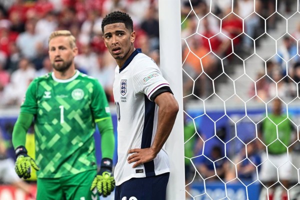 Inglaterra no mejora y se complica


