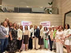 La asociación Mujeres por la Igualdad reconoce en Castelló a Pepe Mora y al barítono Pedro Quiralte