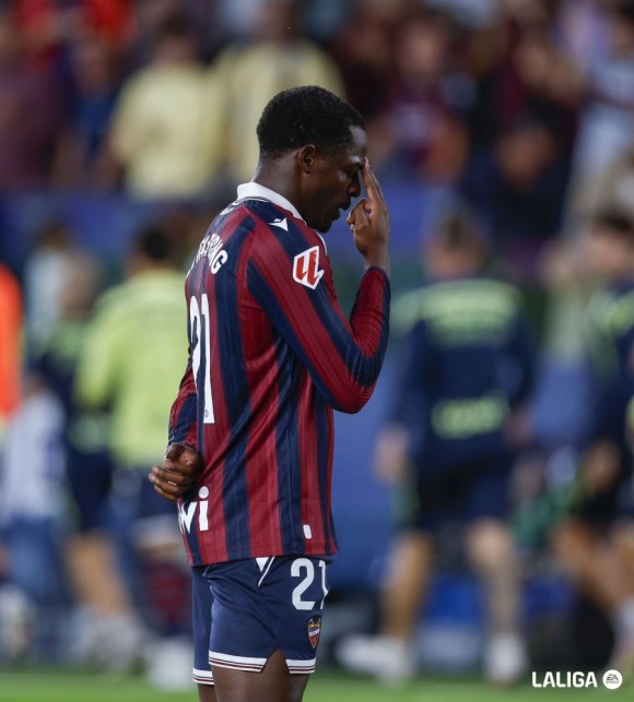 Etta Eyong vuelve a jugar mes y medio después y marca su primer gol del curso
