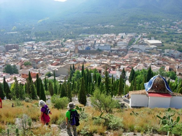 Orotana pide al Consell cuadruplicar la extracción de agua mineral en su manantial de Artana para abrir nuevos mercados en España