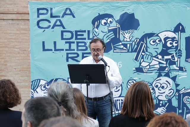 La Plaça del Llibre reivindica el dret a ocupar l'espai públic en la seua 14ª edició