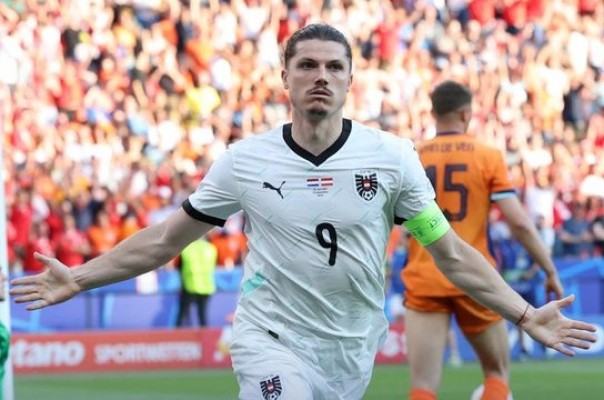 Sabitzer da el triunfo a Austria y el primer puesto del Grupo D