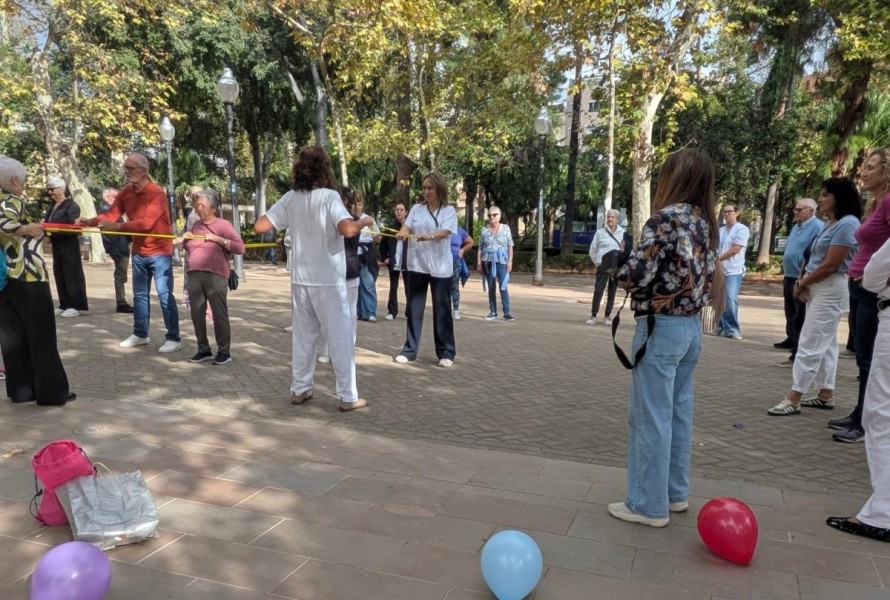 Castelló reúne a pacientes de los centros de salud en un paseo para promover el bienestar físico y emocional