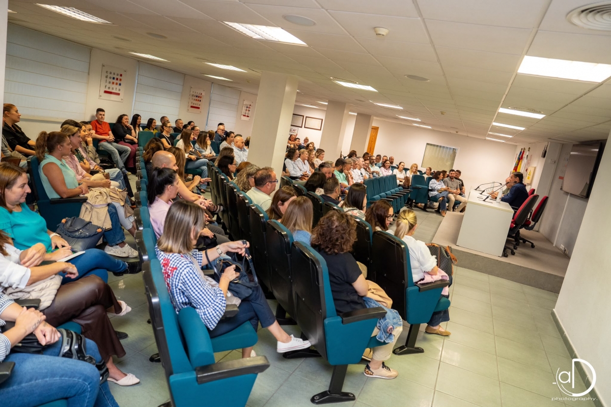 Un momento de la reunió informativa sobre la elección de las bellees. - Un momento de la reunió informativa sobre la elección de las bellees.