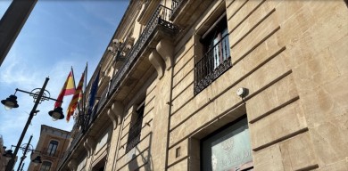 Alcoy traslada a Fiscalía presuntas irregularidades de una funcionaria: contratos y facturas a su esposo por 400.000€