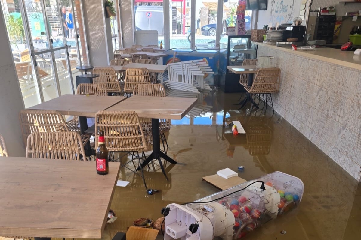 El interior del restaurante tras el paso de la dana. - Foto: LA DUNA GASTROBAR El interior del restaurante tras el paso de la dana.