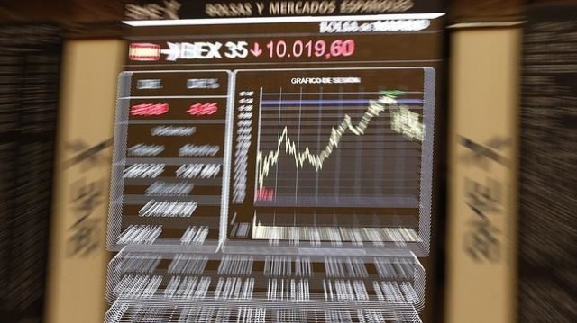 El Ibex 35 lucha a media sesión por no perder los 10.000 puntos