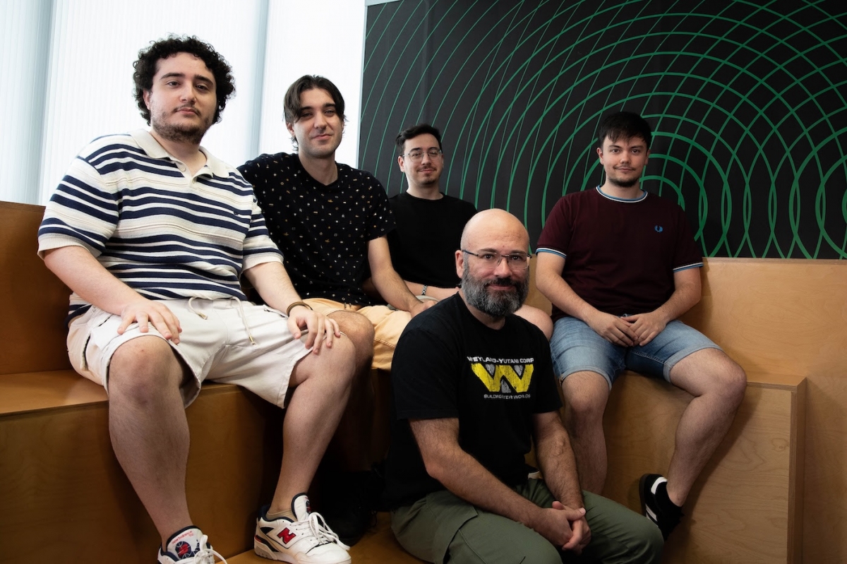Parte del equipo técnico de LANBU, con Sabin Petru Botogel al frente como CTO (al fondo, en el centro de la imagen).