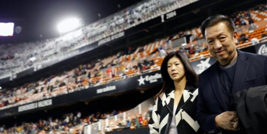 Peter Lim realiza su primer movimiento de venta accionarial desde su llegada en 2014