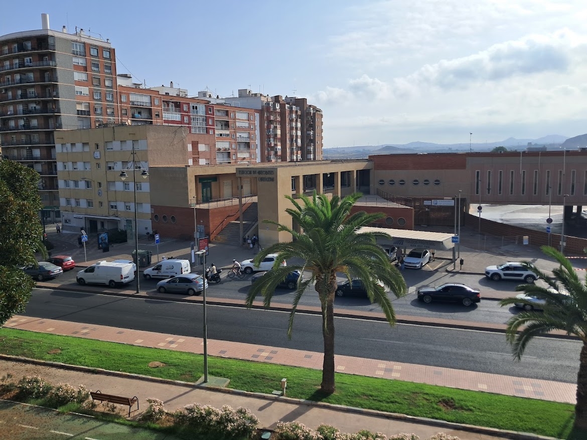 La estación de la FEVE de Puertas de San José, pegada a la de autobuses. - La estación de la FEVE de Puertas de San José, pegada a la de autobuses.