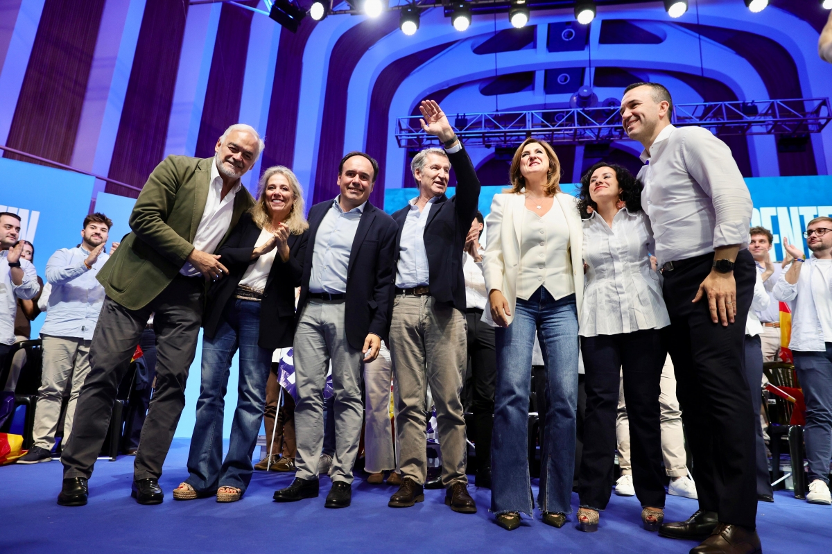 Feijóo junto a los referentes del PPCV.