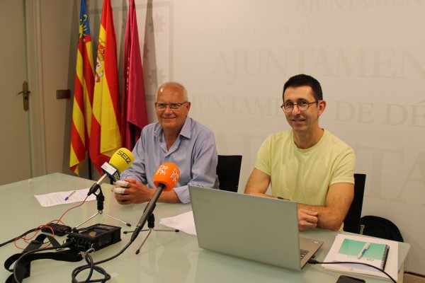 La normativa de la Generalitat prohíbe la recogida de restos de posidonia en las playas naturales de Dénia