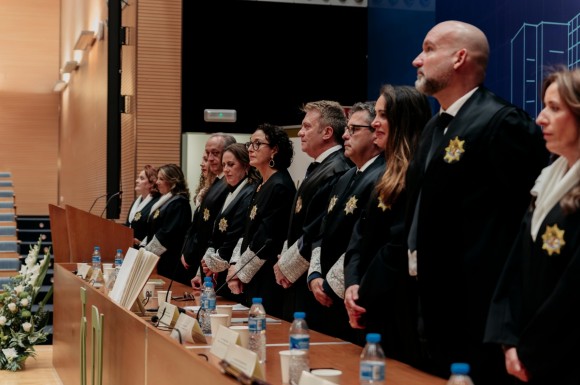 Los procuradores valencianos cargan contra la Ley de Eficiencia: 